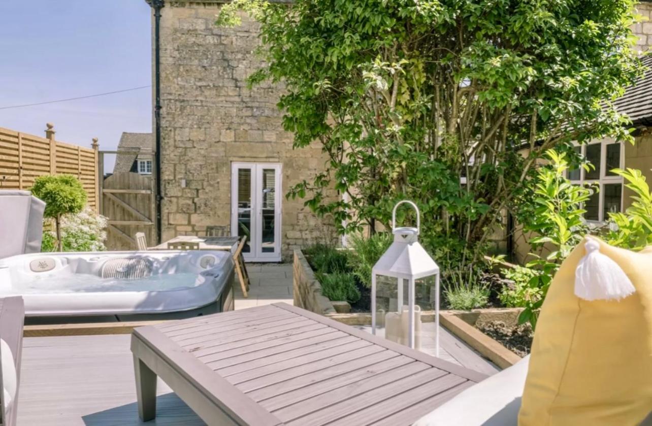 Luxury Cotswolds Cottage With Hot Tub วินช์คอมบ์ ภายนอก รูปภาพ
