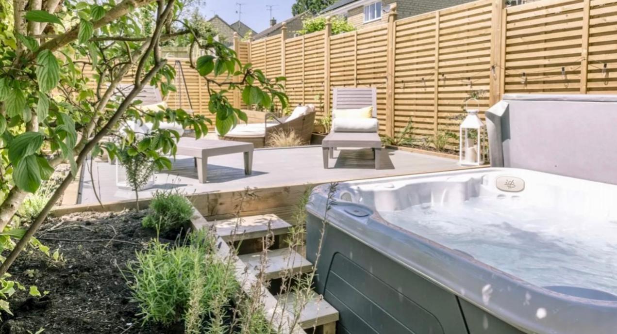 Luxury Cotswolds Cottage With Hot Tub วินช์คอมบ์ ภายนอก รูปภาพ