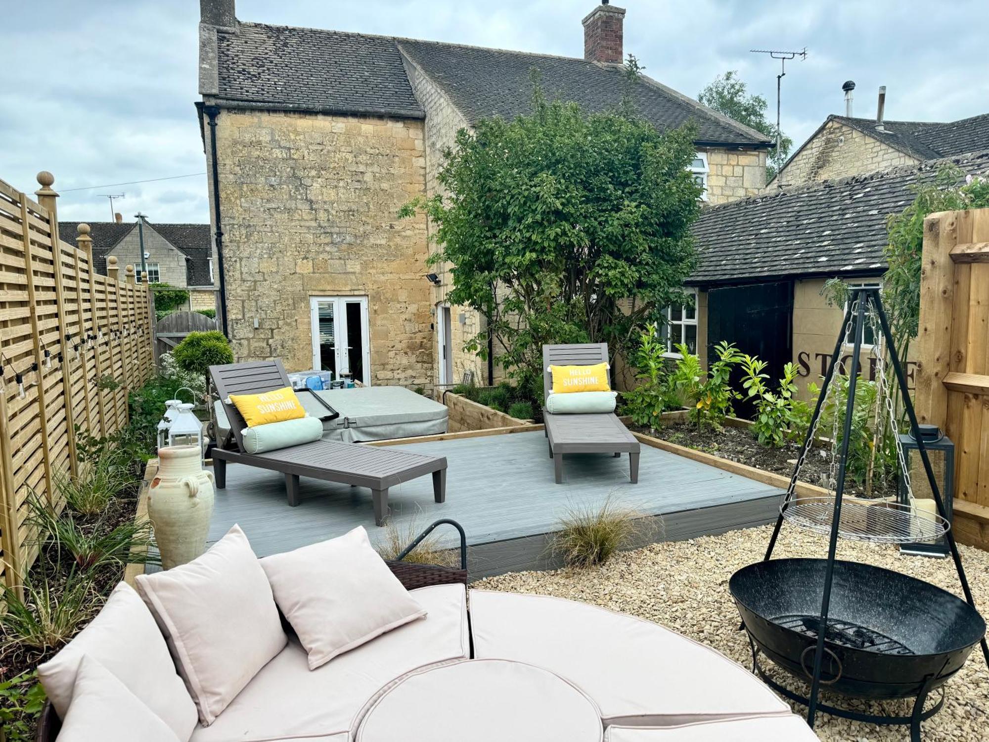 Luxury Cotswolds Cottage With Hot Tub วินช์คอมบ์ ภายนอก รูปภาพ